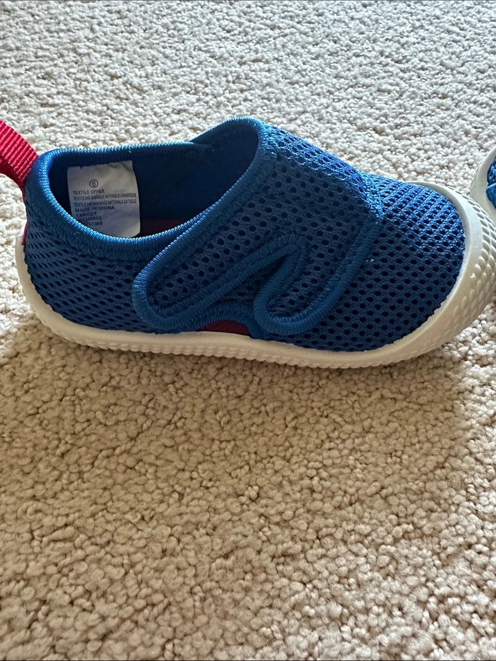 Cat & Jack Royal Blue Mesh Kids Slip-On Water Shoes with White Soles size 6 T